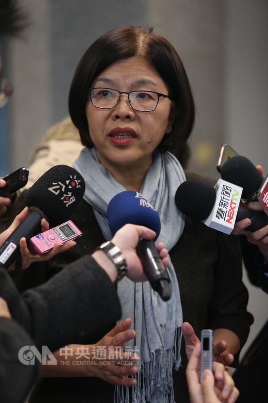 國民黨擬以美金公債債券抵銷黨產會追徵的新台幣8.6億元，遭行政執行署拒絕。黨產會發言人施錦芳今天說，這就好像明明家裡還有財產，卻要拿像壁紙般的下市股票去還債耍賴。資料照片。 圖 : 中央社