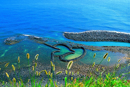 「澎湖綠能觀光島」計畫將結合經濟部、交通部、環保署、農委會、科技部、文化部等各部會資源，分兩階段執行。 圖：澎湖縣觀光旅遊局網站提供