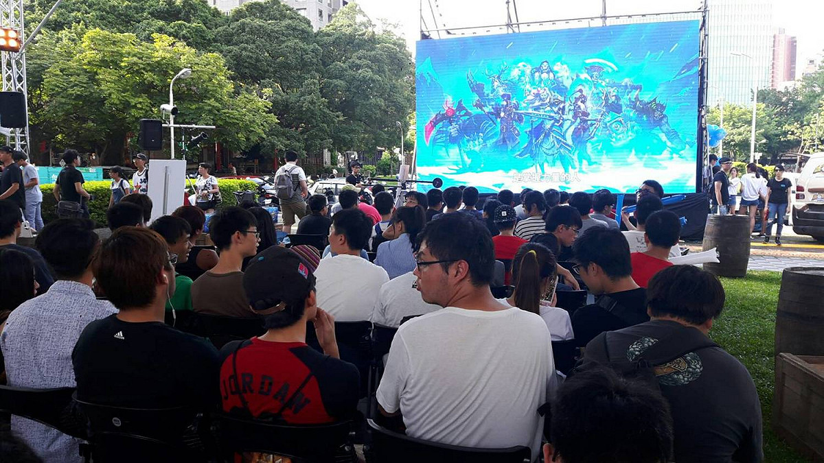 今日的《冰封派對》上 ，由官方宣佈活動結束時將會獨家公佈新卡，如此大陣仗，想必是非常重要特殊的卡牌，讓大家拭目以待。 圖：朱泓任／攝