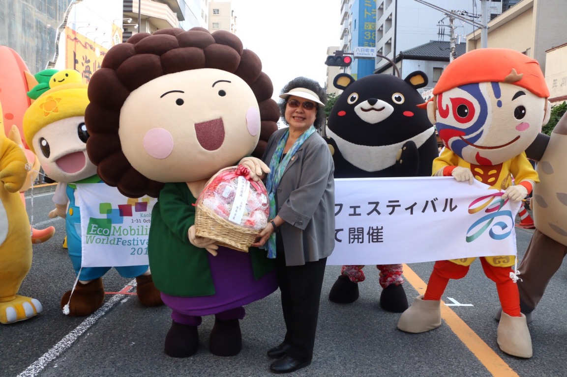 高雄市長陳菊應八王子市長石森孝志之邀，相隔10年再次參加八王子祭，今(5)日率團前往祭典共襄盛舉。 圖：高雄市政府提供