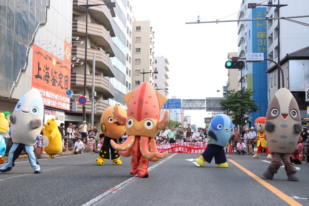 今年由10隻高雄最萌的吉祥物組團表演，包含花媽、高雄熊、高通通、哈比、內門小將及海洋五寶。 圖：高雄市政府提供