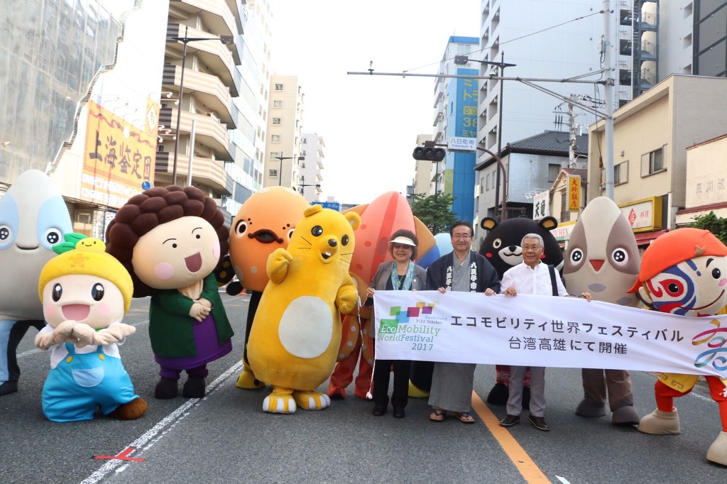 八王子祭是當地傳統盛事，在每年8月份舉辦為期3天之節慶活動，當地市民、街坊、商店自組團體熱衷參加各項迎神賽事，透過祭典結合社區並展現民間動員力量。 圖：高雄市政府提供