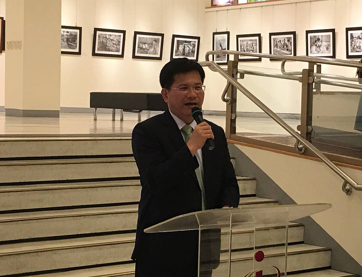 台中市長林佳龍指出，市府已向文化部爭取在台中設立國家攝影館，希望永久留存余如季、齊柏林等人的拍攝作品。 圖：翻攝台中市大墩文化中心臉書