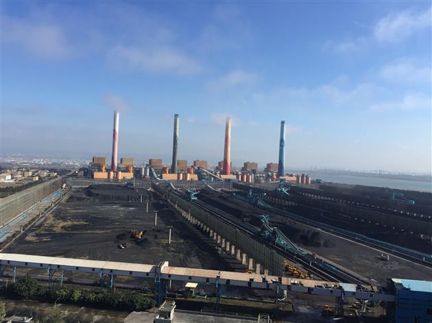 中火一號機破管停機，已緊急修復。圖為中火空照圖。 圖：翻攝台電官網
