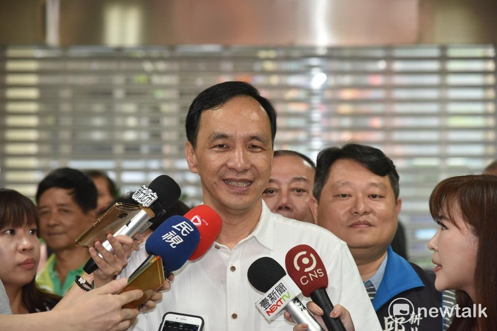 朱立倫上午支持侯友宜打造的影音科技創意基地樂園的政策看法，但對是否挺侯參選，仍四兩撥千斤，不正面回應。 圖：王峻昌 /攝