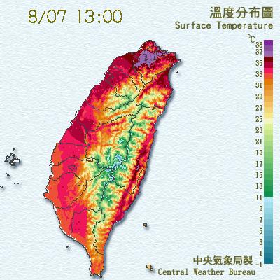 今(7)天13:57台北測站出現攝氏38.5度高溫，這不只是今年台北最熱紀錄，也刷新今年全台灣最高溫紀錄，氣象局13時的溫度分步圖可見到台灣已成為紅通通的烤番薯。 圖：中央氣象局