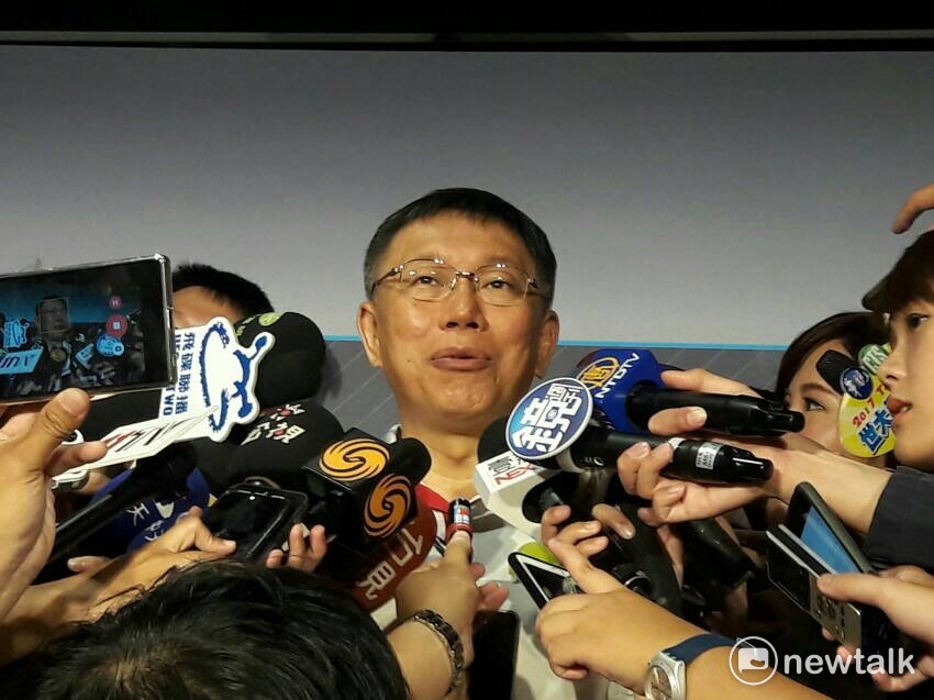 台北市長柯文哲今（7）日受訪提到，有個笑話說，到分錢的時候才突然發現，「我不是綠營的」。他下午表示，「坦白講，那時候在分錢沒有把我考慮進去」，但台北市本來財務狀況就比較好。 圖 : 張芸嘉／攝