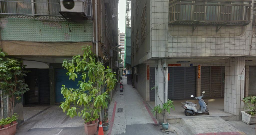 高雄的記者在民宅巷弄中遭人打斷手骨。 圖：翻攝自Google 地圖