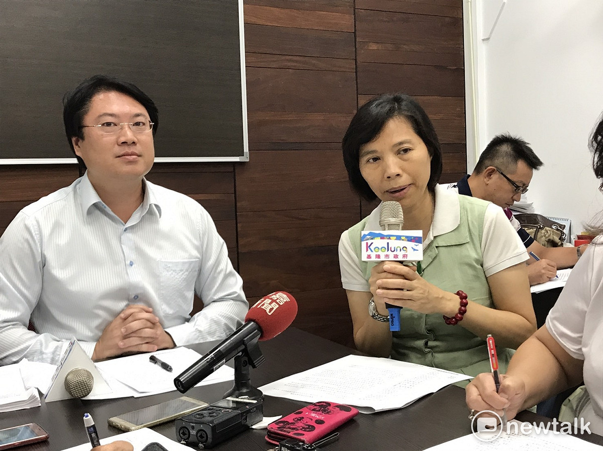 關於後續補償，教育處長陳素芬表示，市府會將報名費全額退費，同時將相關紀念品寄發給所有報名的泳客。 圖：周煊惠 / 攝