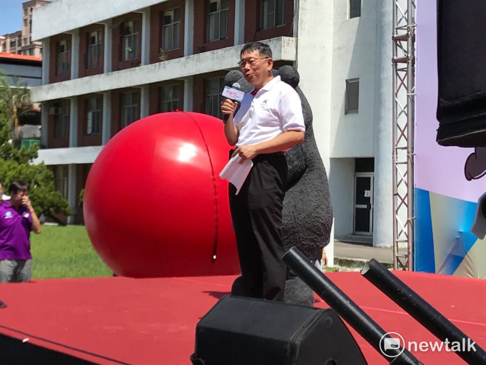 世大運手冊「Chinese Taiepi」爭議，台北市長柯文哲今（9）日表示，其實送出去審核都是寫Taiwan，但FISU有審核權會更改，他認為會旗確實要用Chinese Taipei，但當提到地理名詞時，應該用Taiwan才對。 圖 : 周煊惠／攝