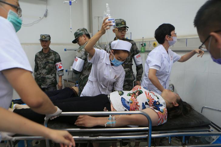 截至9日晚間10時10分，九寨溝強震造成19人罹難，包括6名遊客、2名當地民眾，其餘11人身分不明；傷者總數增至343人，其中13人重傷，2人傷勢危急。
 圖：達志影像／路透社