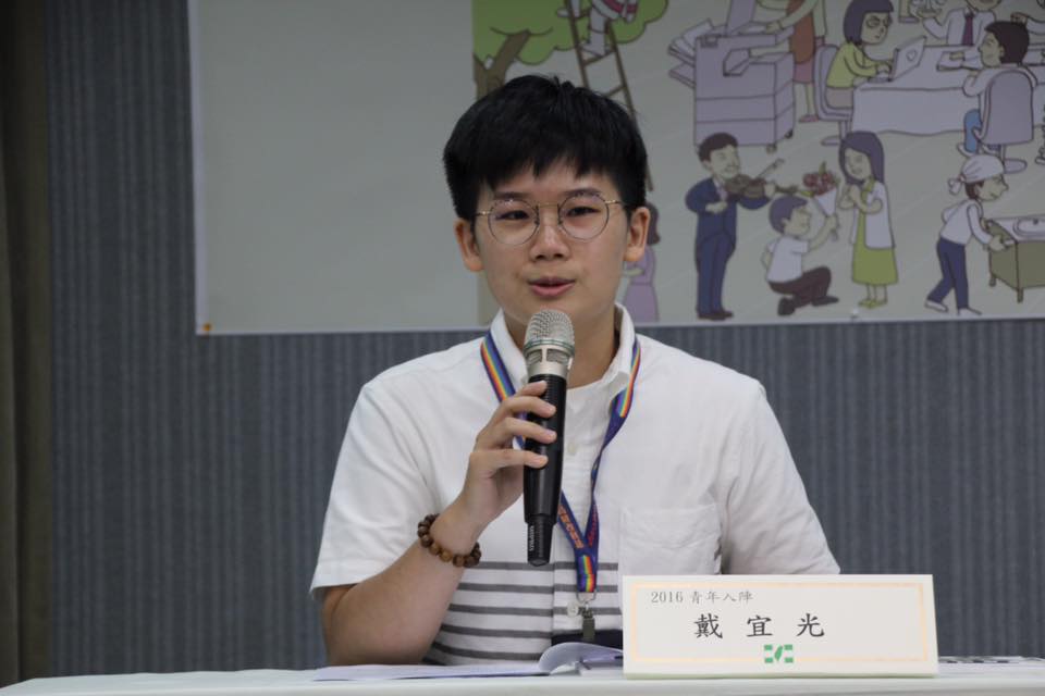 去年參與國會實習，現擔任林靜儀委員助理的戴宜光，分享她參與實習時的酸甜苦辣。 圖：民進黨/提供