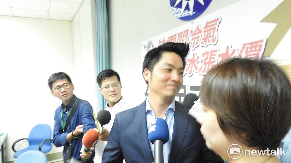國民黨籍立委蔣萬安與女主播合照一事尚未平息，蔣萬安今（11）天受訪時表示，若後續再傳出不實謠言，將可能採取法律途徑。 圖：趙婉淳／攝