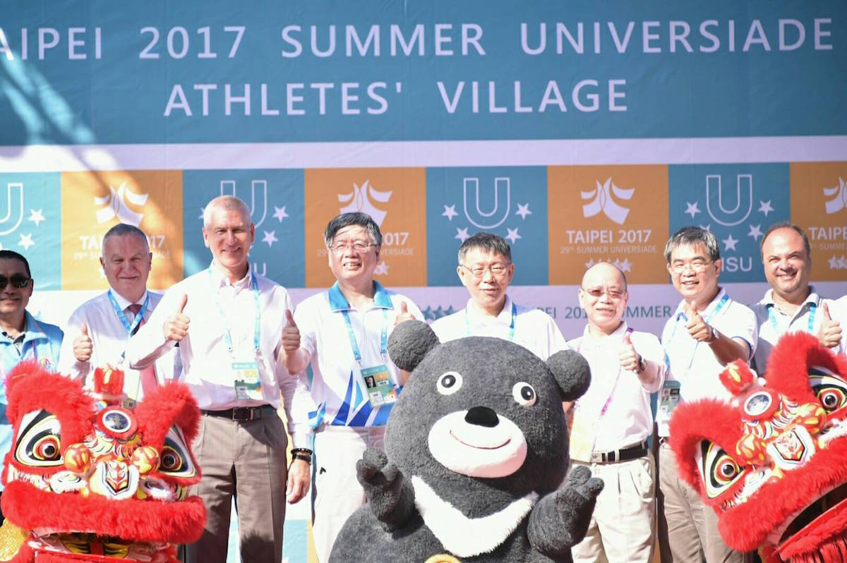 台北市長柯文哲、國際大學運動總會FISU主席Oleg Matytsin、世大運執行長蘇麗瓊及選手村村長江漢聲等人，今天下午宣告2017臺北世大運選手村正式開村。 圖/台北市府/提供