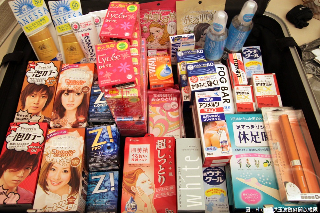 暑假正值出國旅遊旺季，許多民眾習慣大肆採購國外藥品，但如果違規販賣的話，最重可能遭罰新臺幣一千萬。 圖：Flickr提供玉澍臨鋒開放權限