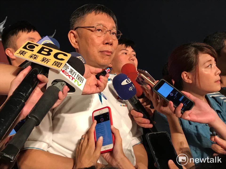 「世大運妝遊踩街嘉年華」被質疑「綁樁」，台北市長柯文哲今（13）日回應，這次踩街大多是宮廟、各里，大家歡喜甘願，都沒有去強迫人家，有來幫忙的就跟他說感謝。 圖 : 周煊惠／攝