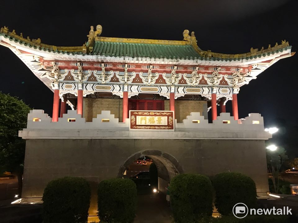 景福門（東門）今晚正式點亮。 圖 : 周煊惠／攝