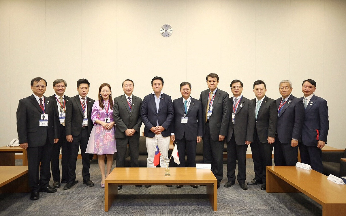 桃園市政府團隊與日方官員合影。 圖 : 桃園市政府/提供