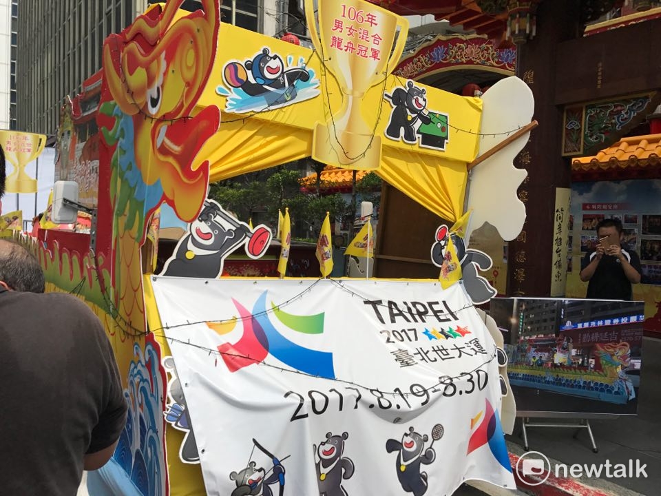 遭批評像「靈車」的花車正面照。 圖 : 周煊惠／攝