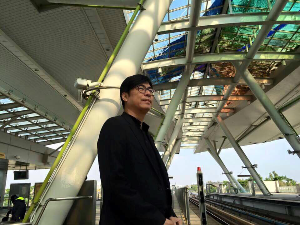 立委陳其邁認為，要當高雄市長必須具備國際視野，同時也要提振經濟，並促成產業升級，這是目前高雄面臨最重要的事情。 圖:取自陳其邁臉書