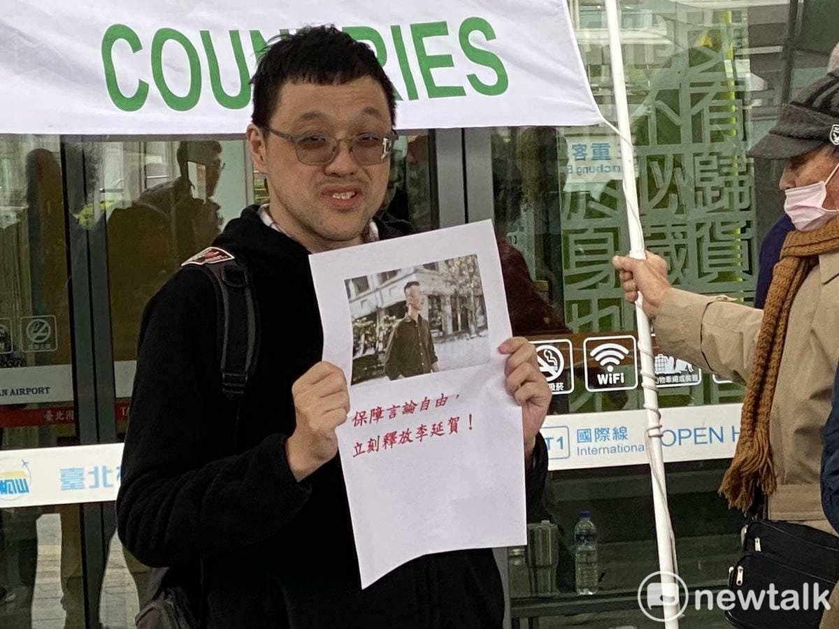 民眾聲援八旗文化總編富察。 圖：周煊惠 / 攝(資料照片)