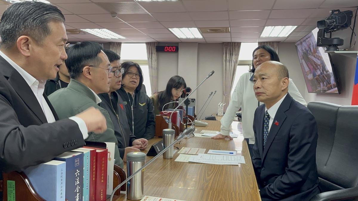 民進黨團下午兩點朝野協商向韓國瑜當面陳述上午選罷法會議瑕疵，要求主持公道。 圖：金大鈞/攝