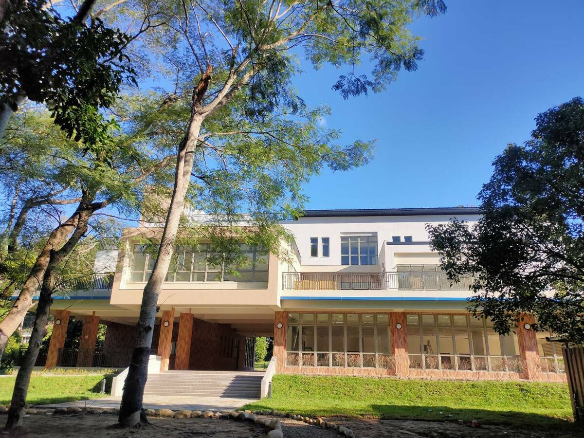 市府說明，阿姆坪水上運動訓練基地當初在起建時，就是以臨時建築物申請執照，該建築物為合法建物。 圖：桃園市體育局／提供