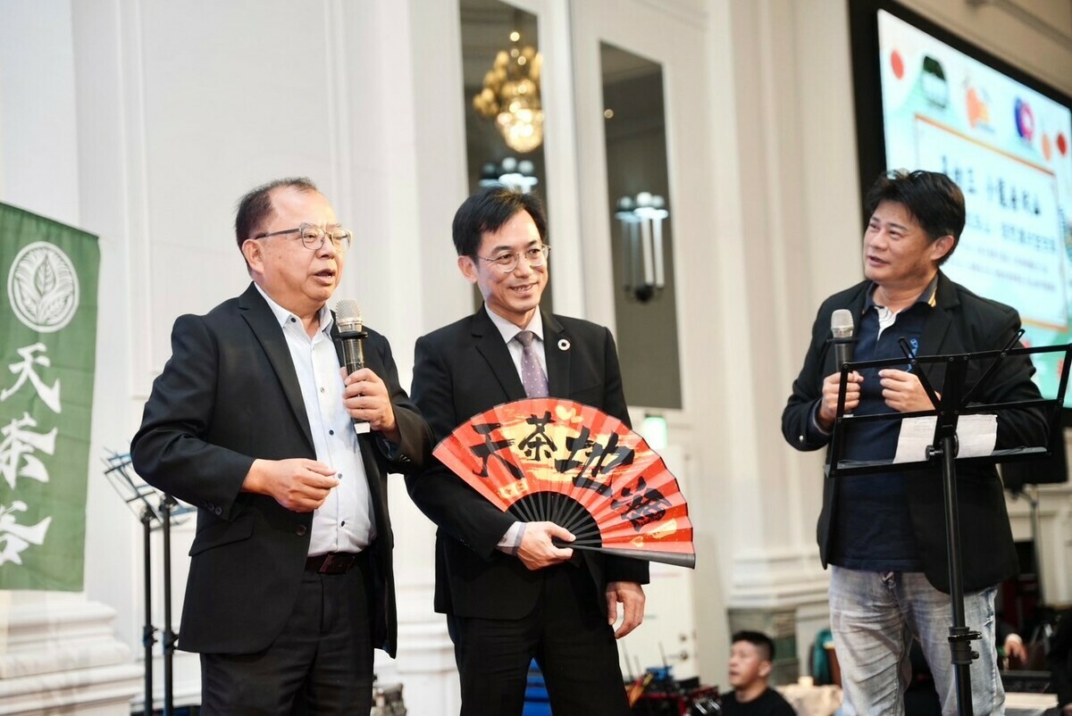 參山國家風景區管理處曹忠猷處長與農村發展及水土保持署臺中分署陳榮俊分署長同台宣傳農村旅遊。 圖：農村水保署/提供