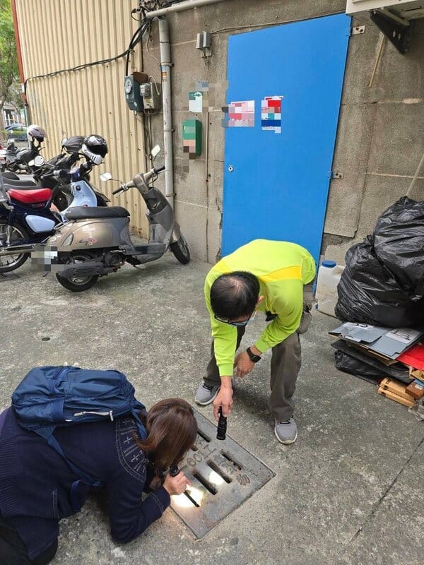 高雄市苓雅區新增本土登革熱家庭群聚，兩名同住家人確診，疾管署正調查感染源，並擴大社區採檢及防治措施。 圖：高雄市衛生局／提供