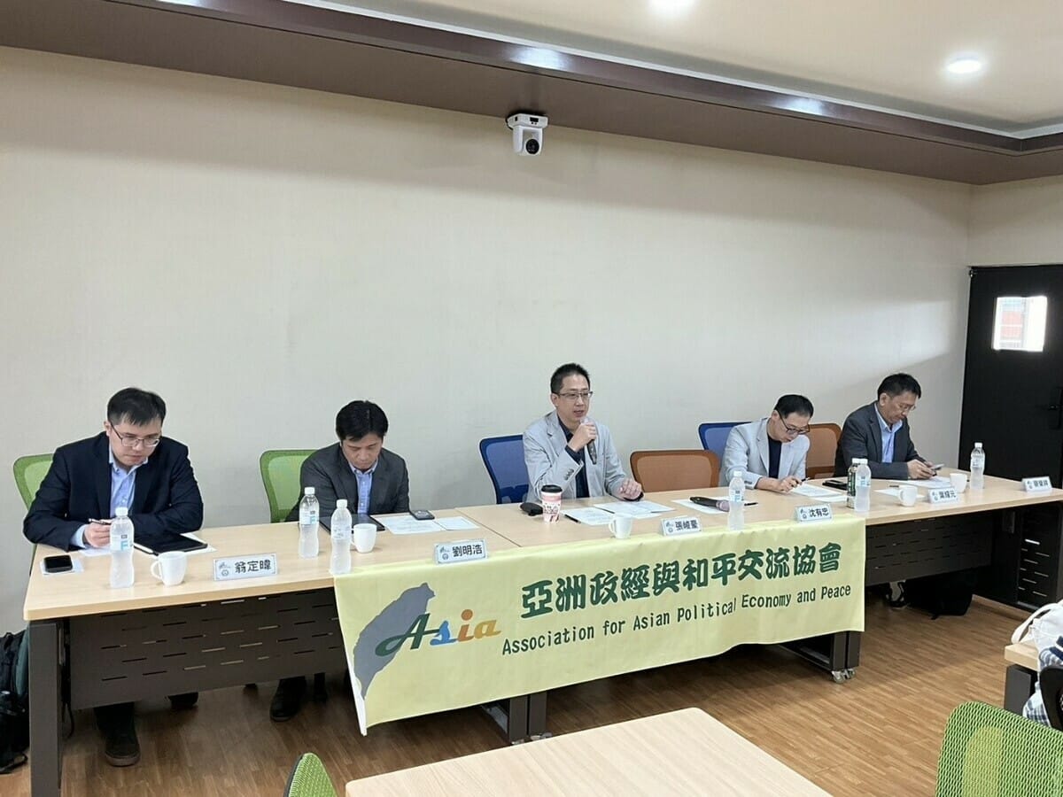 東海大學政治學系與亞洲政經與和平交流協會日前邀請多位學者舉辦「兩岸關係的年度回顧與展望」主題座談。 圖：東海大學政治學系/提供