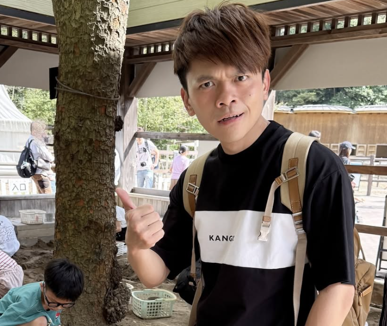 蔡阿嘎近期透露，自己取得了街頭藝人證照，決定嘗試前往公園突襲開唱。 圖：翻攝自蔡阿嘎IG