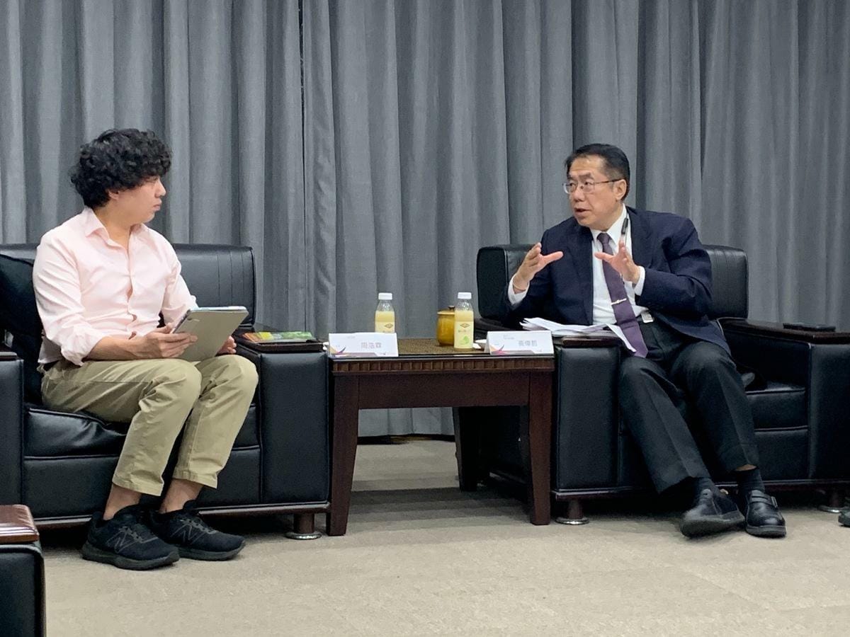 台南市長黃偉哲接受採訪時表示，台南正是一座兼具古今、融合新舊的城市，至今仍保有各時期的歷史遺跡，舊城區與老巷弄亦呈現獨特的古都風貌，正是這座城市豐富的歷史造就它「文化首都」的美名。 圖：台南市政府提供