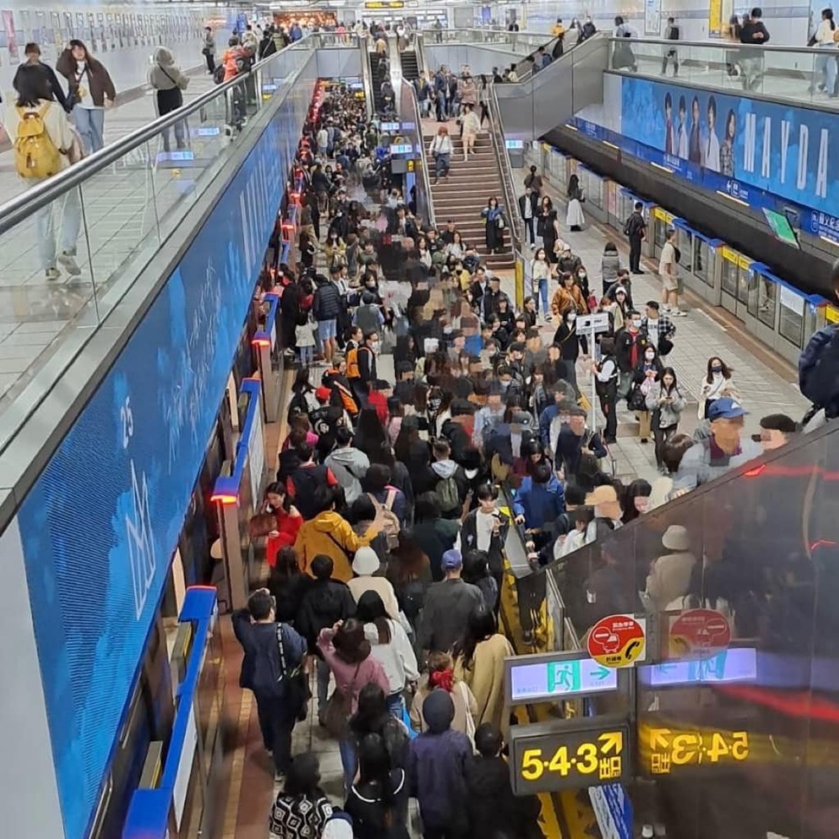 昨(8)日台北捷運旅運量突破140億人次，而第140億人的這名幸運兒在10時18分，從文湖線南港展覽館站進站，大湖公園站出站，可獲得免費搭乘捷運一整年。 圖：翻攝自台北捷運臉書