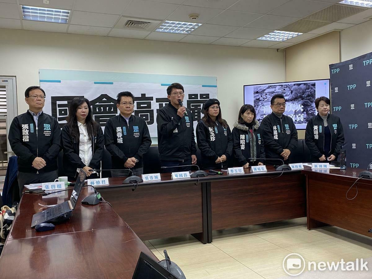 民眾黨團8位立委痛批民進黨在國會搞戒嚴。 圖：周煊惠 ／ 攝