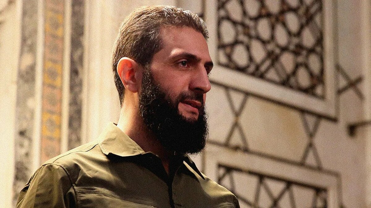 敘利亞臨時總統沙拉 ( Ahmed al-Sharaa ) 與其內部的德魯茲社區自衛隊發生戰爭，多人死傷，並引起以色列的關心。 圖：截自「x」@KareemRifai
