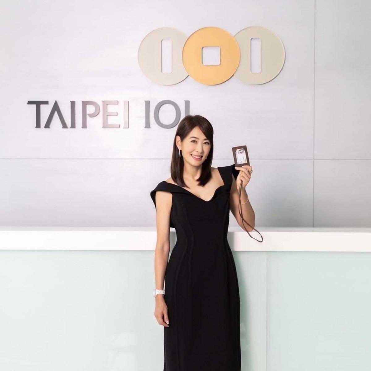 賈永婕發布TAIPEI 101煙火預演影片，以「台灣隊冠軍」為主題，將帶來全新的聽覺震撼，賈永婕祈求老天爺，跨年夜一定要「挺賈董」給大家一個「好天氣」。 圖： 翻攝自 賈永婕 FB