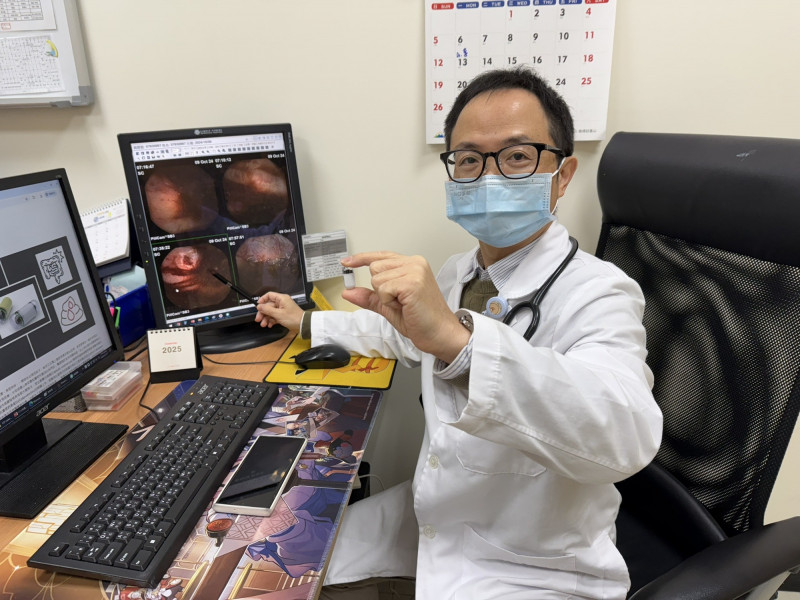 雙和醫院小兒腸胃科主治醫師鄭弘彥提醒，克隆氏症初期易與腸胃炎混淆，需結合內視鏡、病理切片及糞便檢測才能準確診斷。 圖：雙和醫院／提供