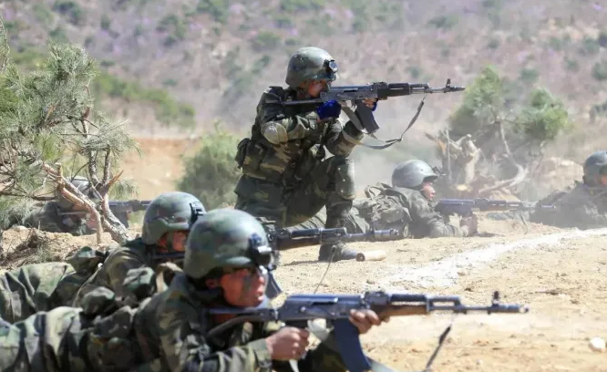 北韓的軍隊目前正積極參與前線作戰，並在此過程中積累了寶貴的戰爭經驗，這對提升其軍事現代化和作戰指揮能力具有重要意義。 圖:翻攝自騰訊網