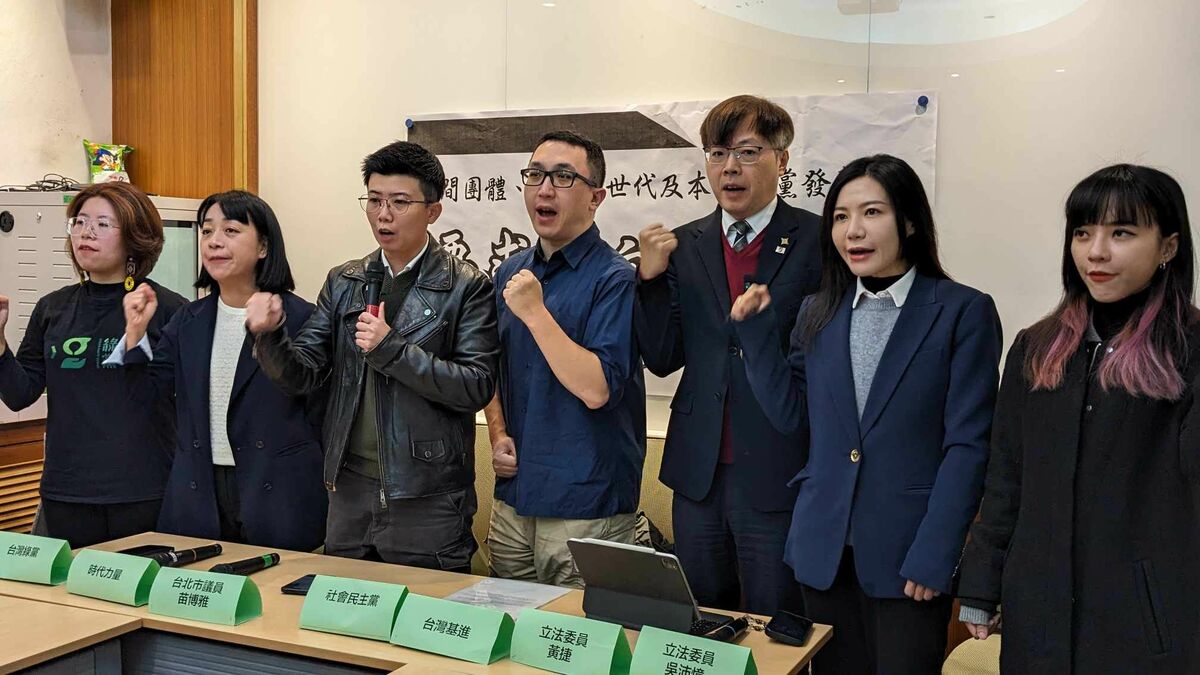 苗博雅今（24）日偕同本土小黨代表與立委吳沛憶、黃捷等召開記者會，譴責藍白修惡法、殘害民主、毁憲亂政。 圖：基進提供