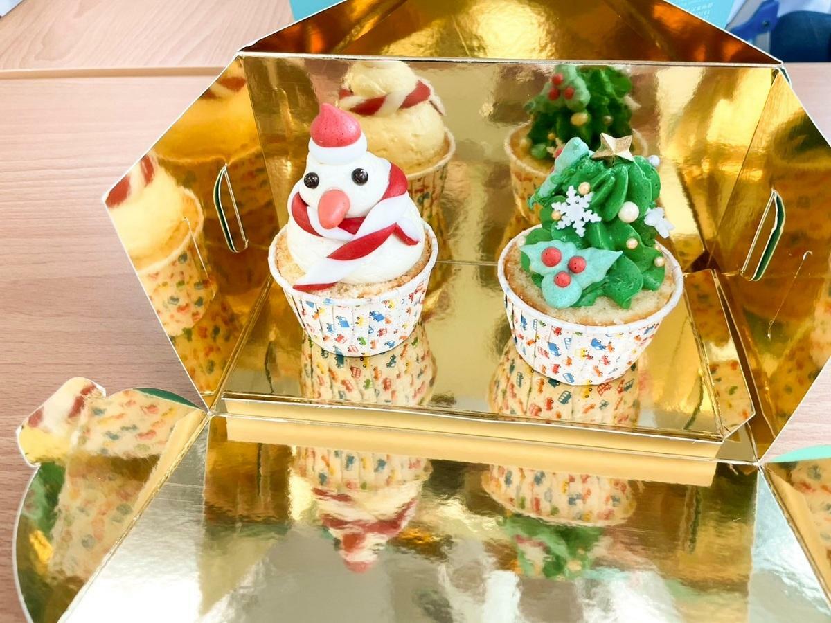 雪人與聖誕樹造型的甜點更添節日氛圍。 圖：李方艾美酒店/提供