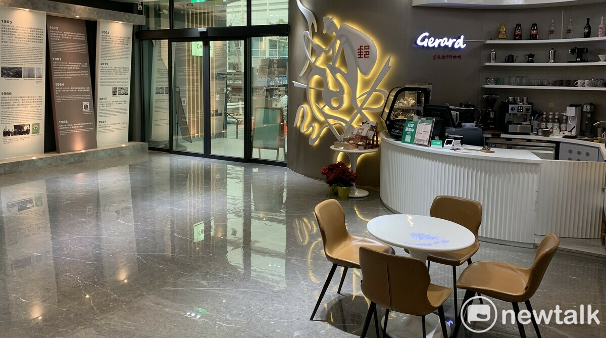 中華郵政高雄站前大樓1樓咖啡廳業者，三年來營業虧損近300萬元仍力挺郵政博物館高雄館。 圖：孫家銘攝