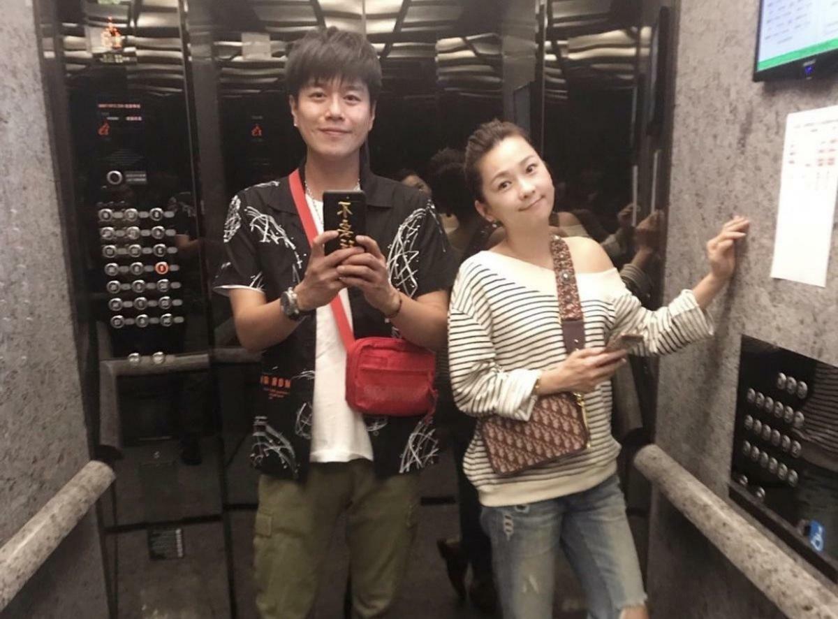李易、六月結婚13年，卻在近期屢傳婚變，甚至寫好了離婚協議書，預計12月31日公布。但兩人都在簽字前一刻反悔，「原來我們都還愛著對方」。 圖：翻攝自李易FB