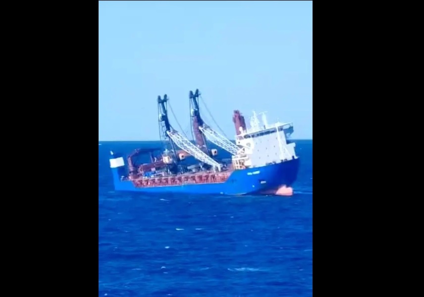 俄羅斯國防物流公司貨船「大熊號」於 23 日晚間在地中海地區發生爆炸後沉沒，網友猜測該船隻很可能參與俄軍撤離敘利亞的相關事務。 圖：翻攝自 觀察者網