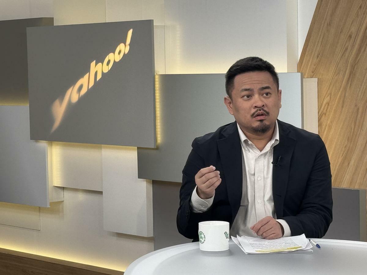勞動部長洪申翰今（25）天接受YahooTV「齊有此理」網路節目專訪時透露，原本勞保基金用罄警戒年線是2028年，但就目前初步精算的數據來看，還可以再延後幾年。 圖：YahooTV提供