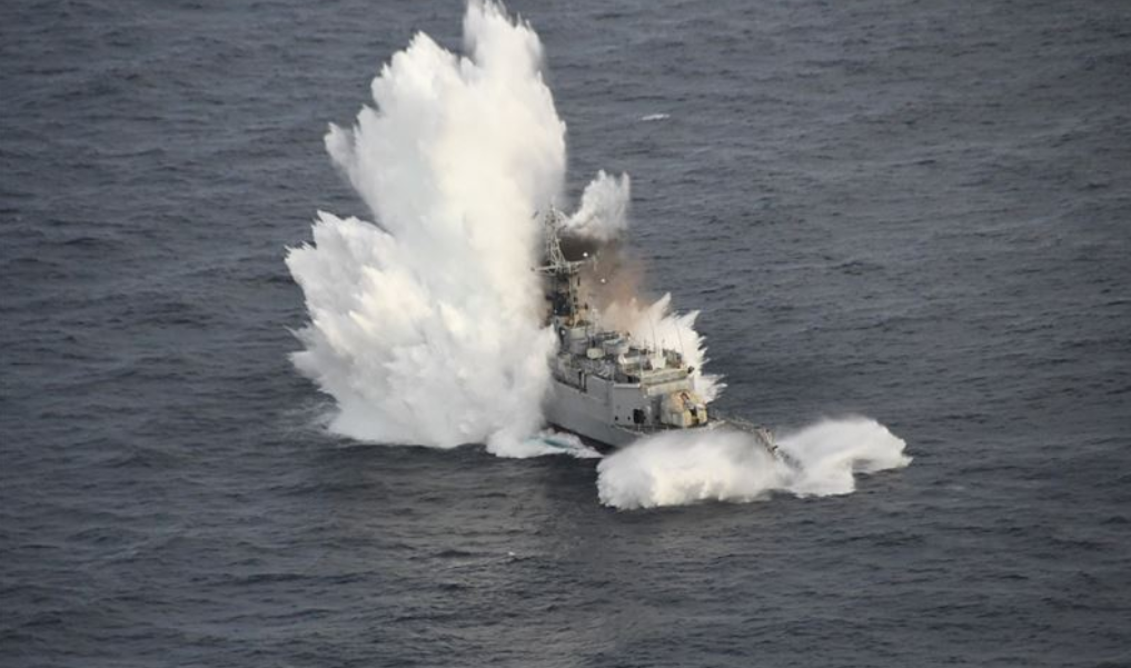 法國 F-21 魚雷首度實彈測試，順利擊沉靶艦。 圖：翻攝自法國海軍