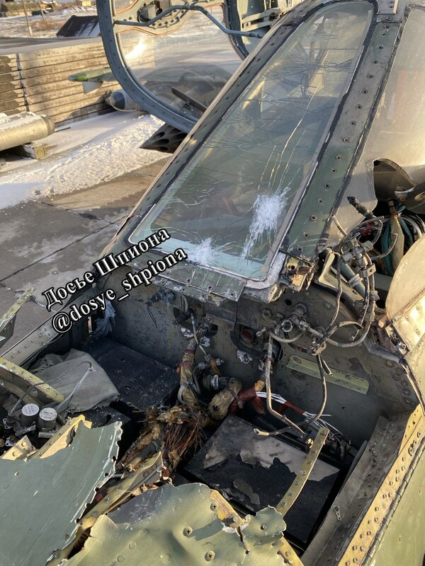 俄軍的蘇-25 戰鬥機也在頓涅茨克地區與自家偵查無人機相撞，機頭嚴重受損。 圖 : 翻攝自 X @dosey_shpiona