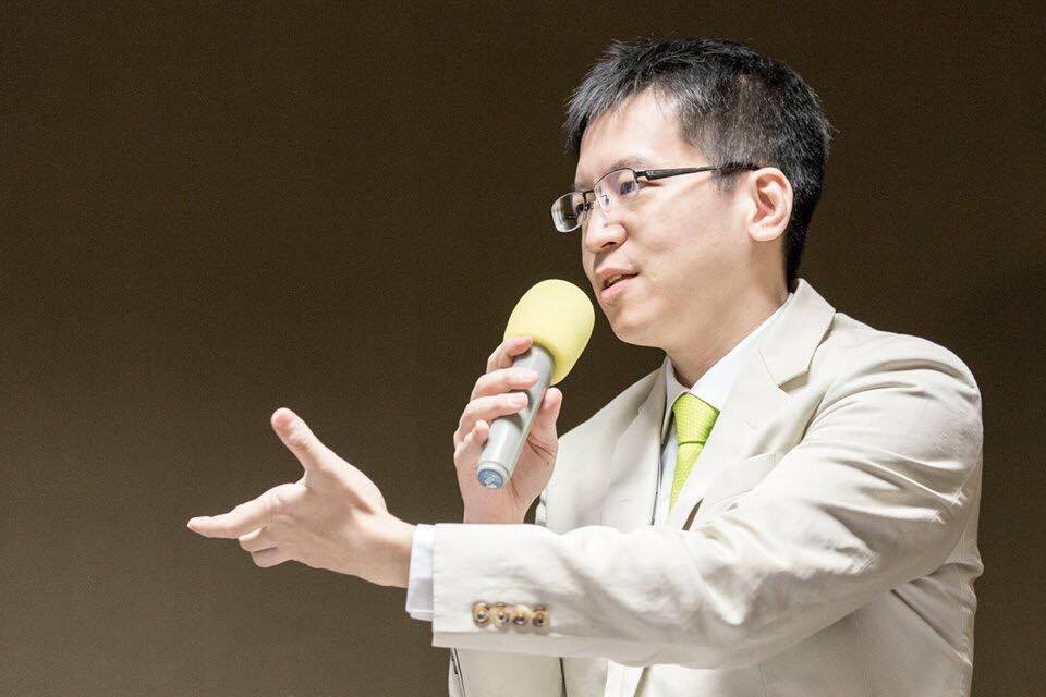 楊斯棓（圖）指出，黃國昌成了被傅崐萁摸頭的小弟，這一年將是黃國昌等人的垃圾時間，時間一到，他們將於政壇蒸發，就算沒被逐出立法院，也必成無用之席。 圖：翻攝楊斯棓臉書（資料照）