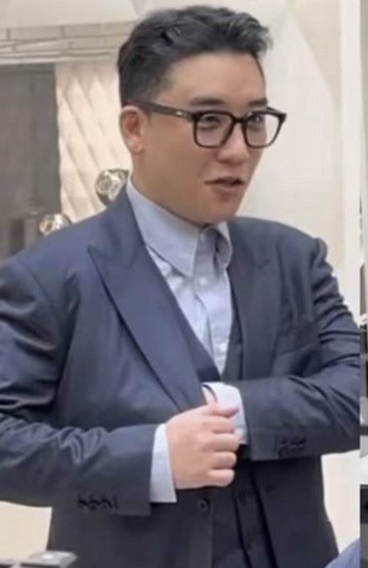 有網友曝光勝利與國外投資者見面的影片，表示：「他賺得比GD還多。」 圖：攝自韓網