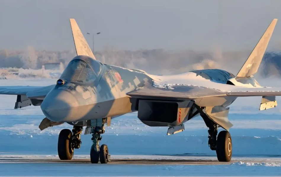 印度前空軍將軍喬普拉主張，Su-57 可能成為印度第五代戰鬥機的關鍵選擇。 圖：翻攝自矚望雲霄