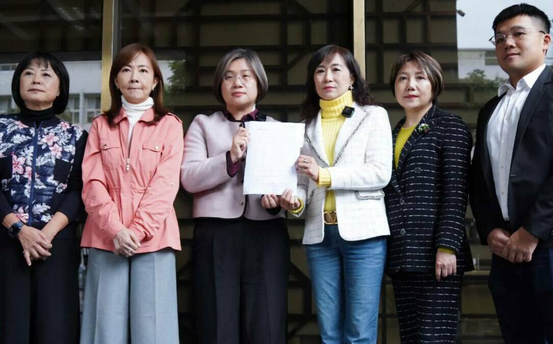陳培瑜遭「鋼鞋」狠踹 5女綠委告陳玉珍傷害罪：譴責國民黨施暴